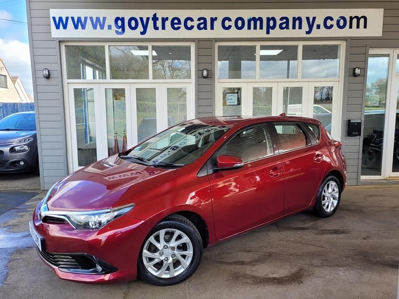 Used Toyota Auris 2018 Red Hatchback