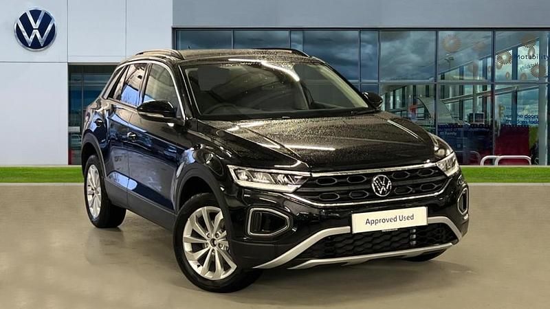 Deep black pearl New 2025 VW T-Roc Match SUV | £26,999 (Super price) - Image 1/4