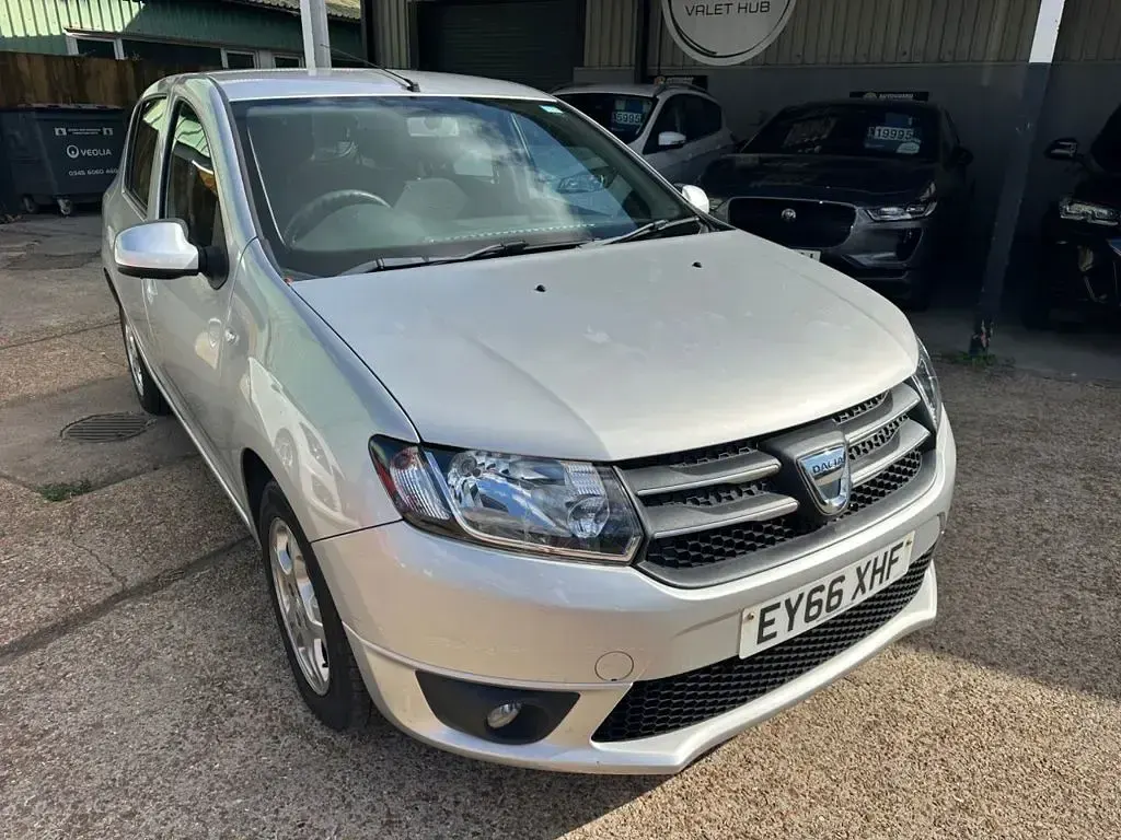Used Dacia Sandero Lauréate 90 HP (66 kW) 2016 Silver Hatchback