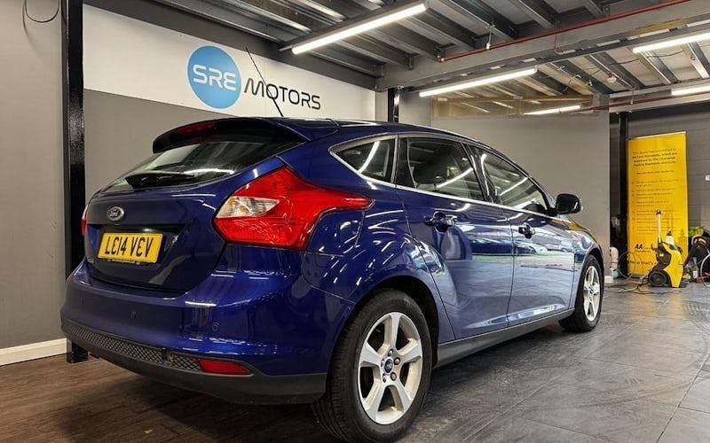 Used Ford Focus Zetec 105 HP (77 kW) 2014 Blue Hatchback