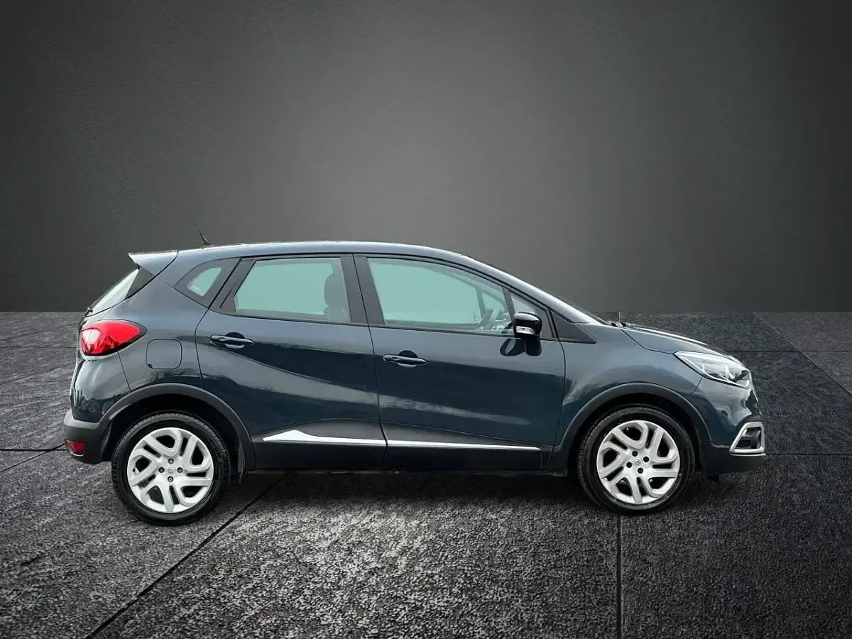 Used Renault Captur Dynamique 90 HP (66 kW) 2017 Blue SUV
