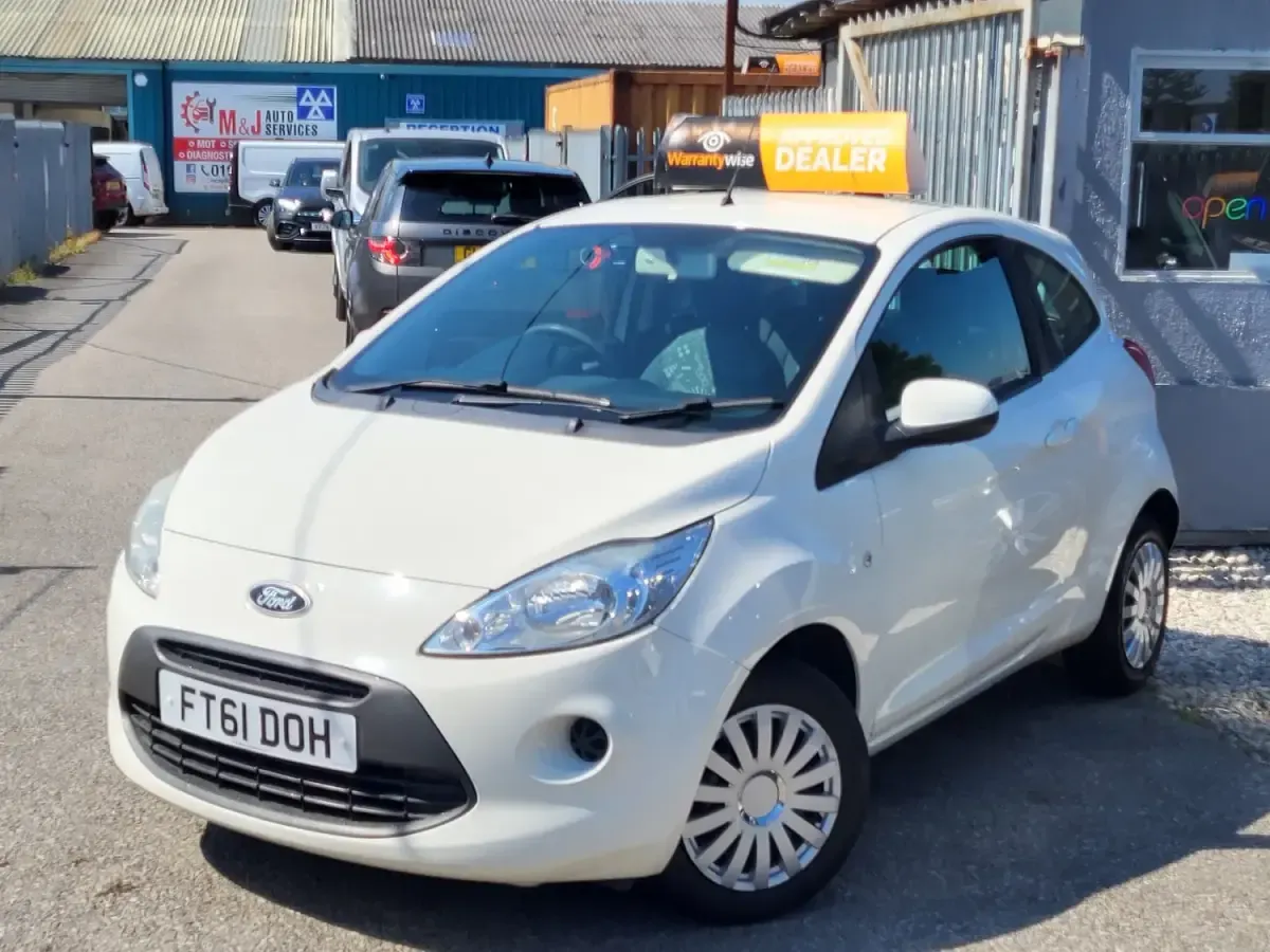 Used Ford Ka 69 HP (50 kW) 2012 White Hatchback