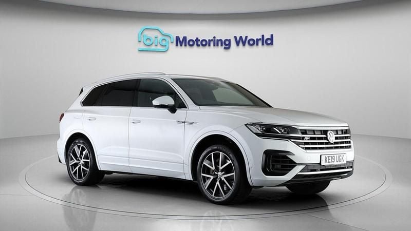 White Used 2019 VW Touareg R-line SUV | £26,600 (Fair price) - Image 1/4