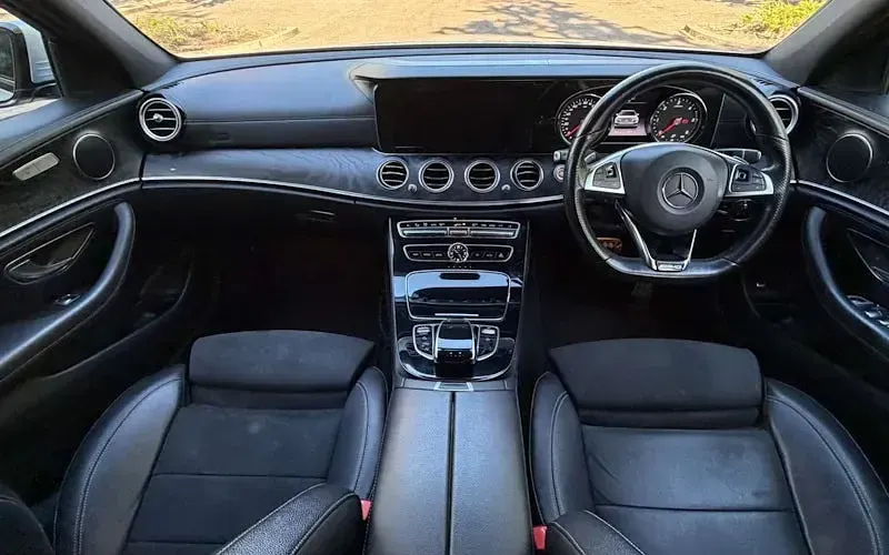 Gebraucht Mercedes E220 AMG line 194 PS (142 kW) 2019 Limousine