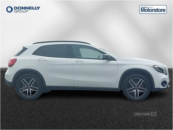 Used Mercedes GLA180 Urban 122 HP (89 kW) 2019 White SUV
