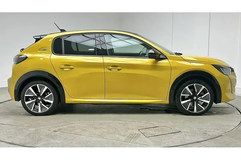 Używany Peugeot e-208 Premium 100 kW (136 KM) 2021 Żółty Hatchback