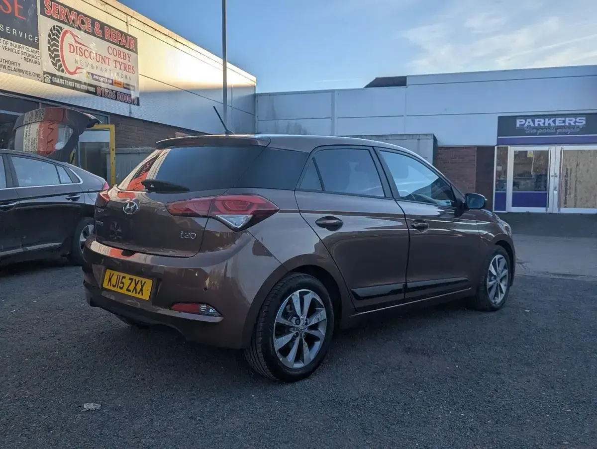 Używany Hyundai i20 Premium 100 KM (73 kW) 2015 Brązowy Hatchback
