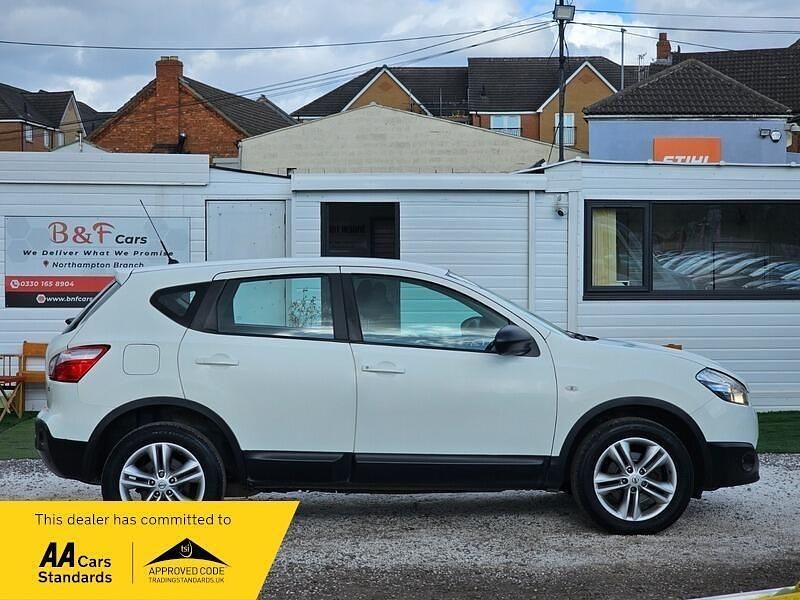 Used Nissan Qashqai Acenta 110 HP (80 kW) 2013 White SUV