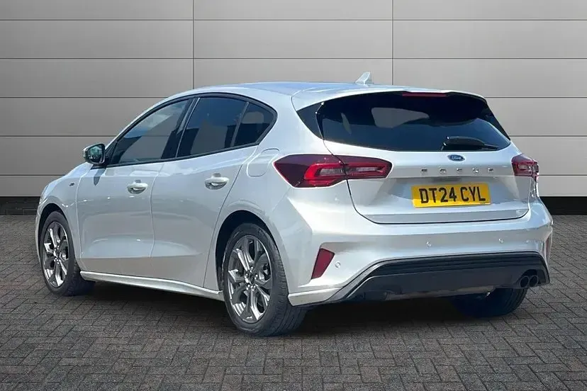 Used Ford Focus ST-Line 153 HP (112 kW) 2024 Silver Hatchback
