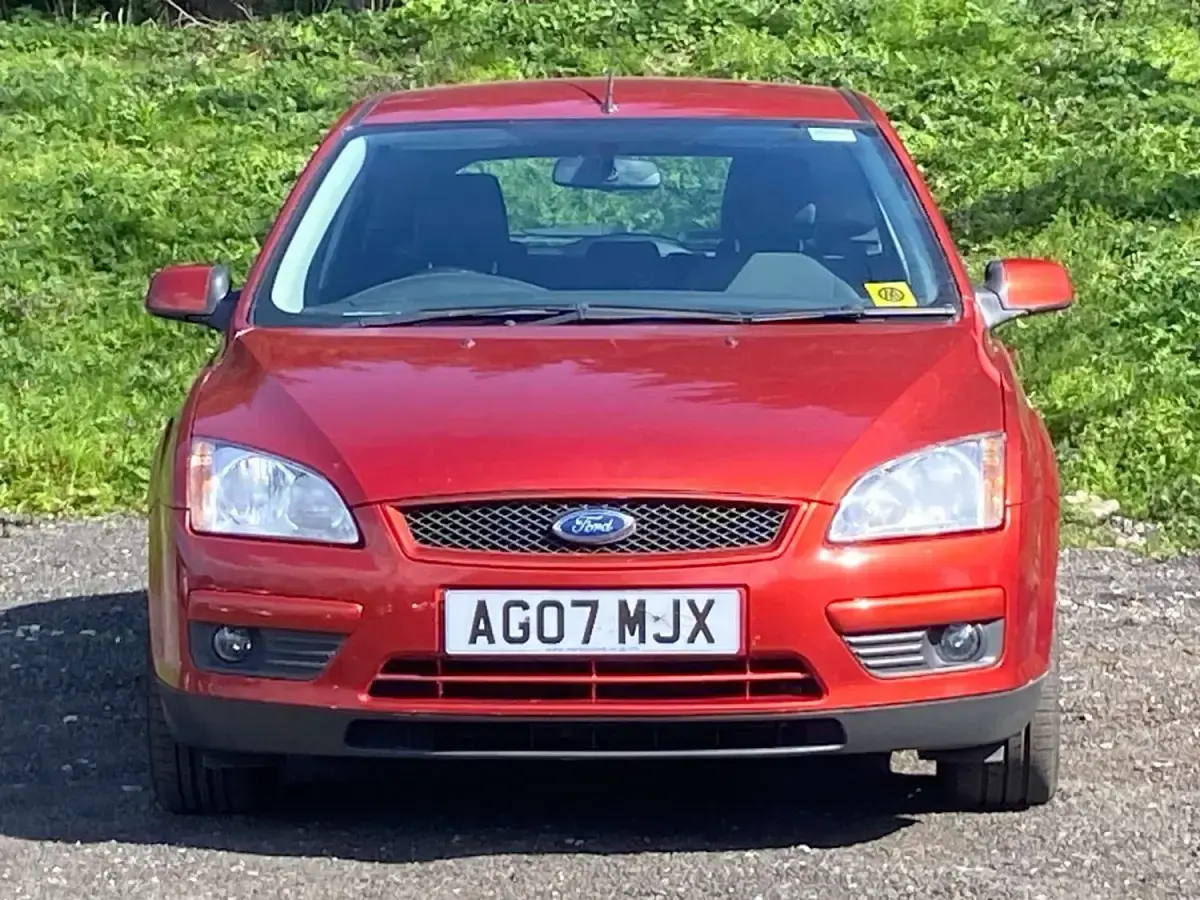 Usado Ford Focus Style 100 HP (73 kW) 2007 Vermelho Citadino