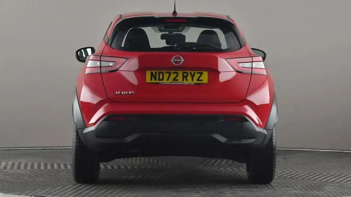 Usado Nissan Juke Visia 114 HP (83 kW) 2022 Vermelho SUV