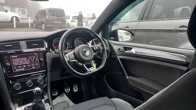 Used VW Golf VII R-line 150 HP (110 kW) 2018 Black Hatchback