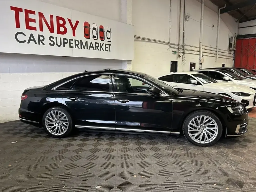 Usado Audi A8 Advanced 286 HP (210 kW) 2018 Preto Sedan