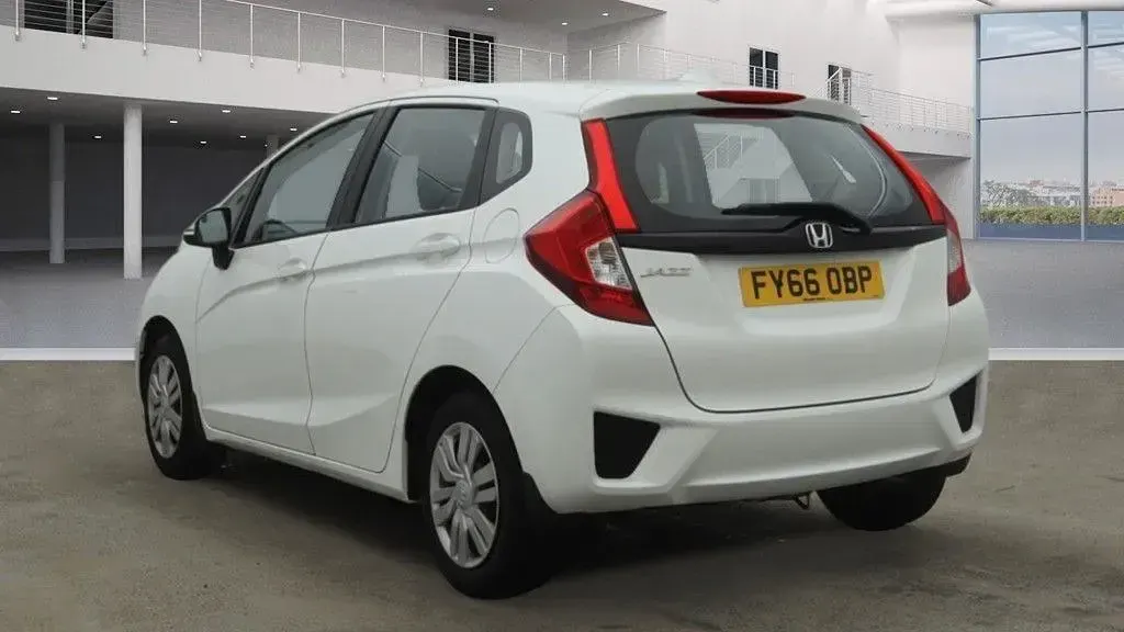 Used Honda Jazz S 101 HP (74 kW) 2016 White Hatchback