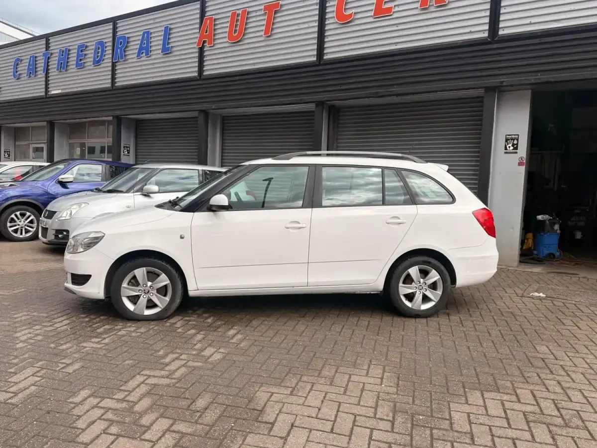 Begagnad Skoda Fabia SE 105 HK (77 kW) 2014 Vit Kombi
