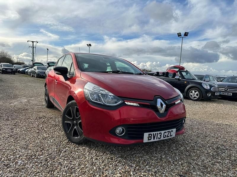 Red Used 2013 Renault Clio IV Dynamique Hatchback | £3,781 (Fair price) - Image 1/4