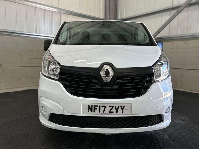 Used Renault Trafic Business 125 HP (91 kW) 2017 White MPV
