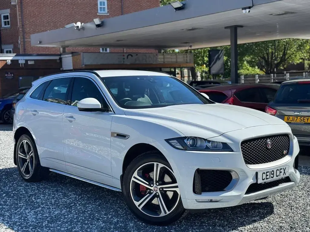 Used Jaguar F-Pace S 300 HP (220 kW) 2019 White SUV