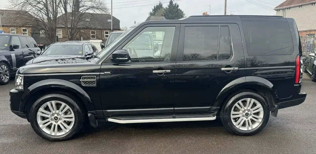 Used Land Rover Discovery 4 Graphite 256 HP (188 kW) 2016 Black SUV