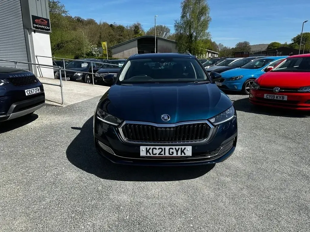 Usado Skoda Octavia SE L 150 CV (110 kW) 2021 Azul Familiar