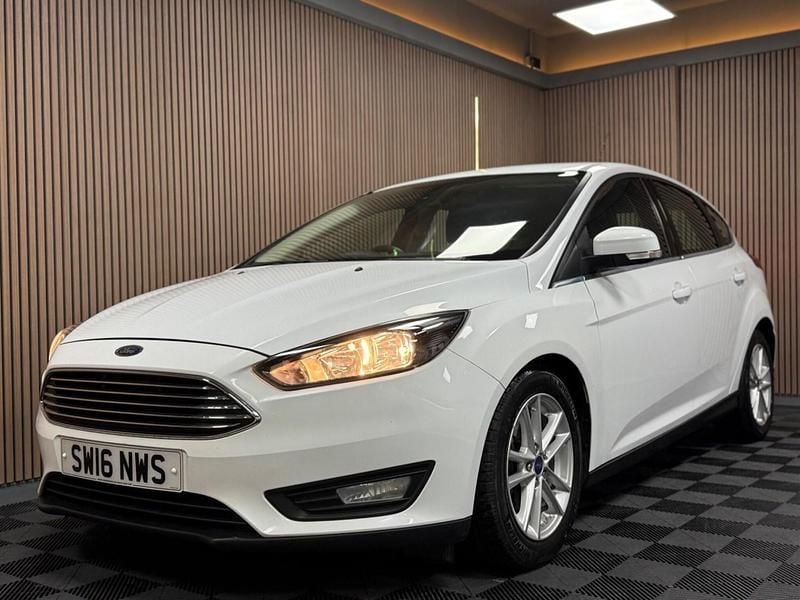 Usado Ford Focus Zetec 125 HP (91 kW) 2016 Branco Citadino