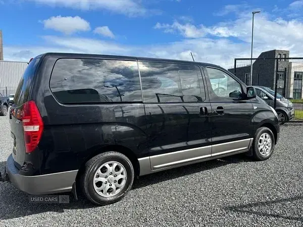 Used Hyundai I800 Style 170 HP (125 kW) 2010 Black MPV