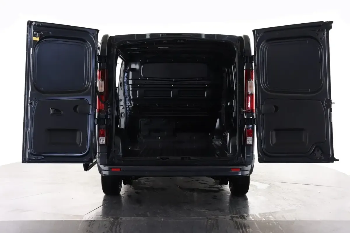 New Renault Trafic 150 HP (110 kW) 2025 Black MPV
