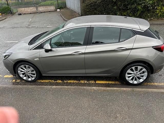 Used Vauxhall Astra Design Edition 110 HP (80 kW) 2017 Grey Hatchback