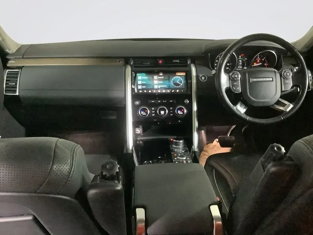 Used Land Rover Discovery HSE 240 HP (176 kW) 2017 Red SUV