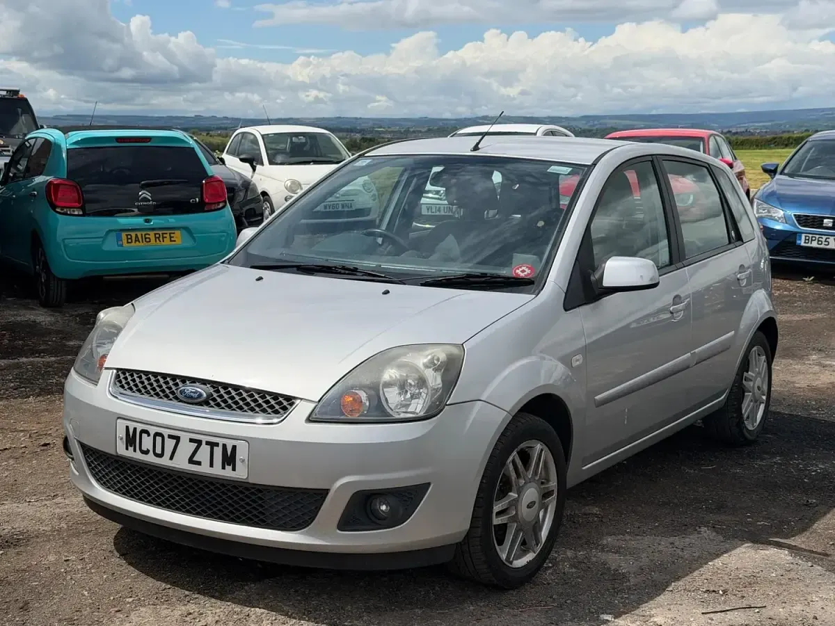Used Ford Fiesta Ghia 80 HP (58 kW) 2007 Silver Hatchback