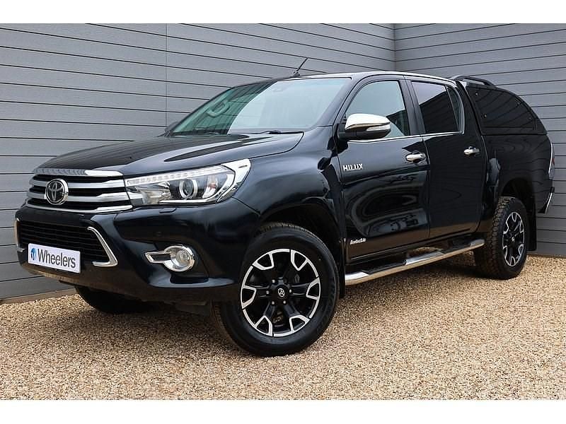 Used Toyota HiLux 150 HP (110 kW) 2016 Black Pickup