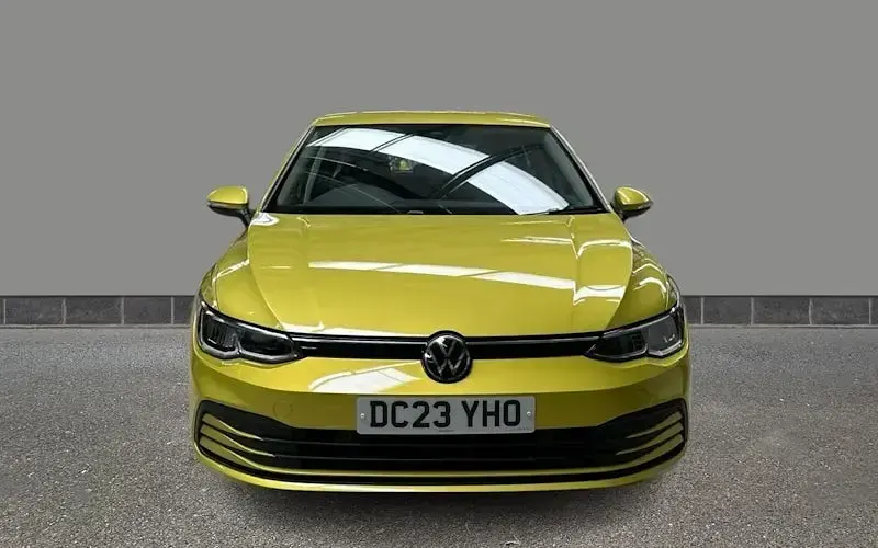 Used VW Golf VIII Life 150 HP (110 kW) 2023 Yellow Hatchback