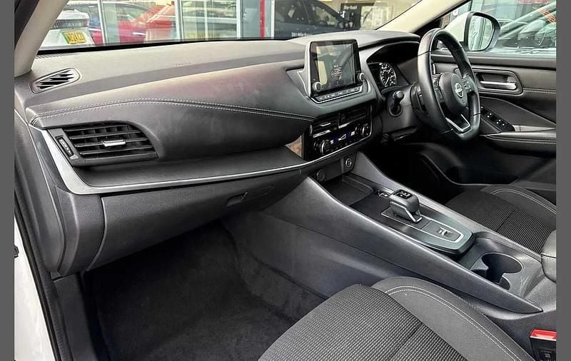 Used Nissan Qashqai Acenta Premium 155 HP (114 kW) 2022 White SUV