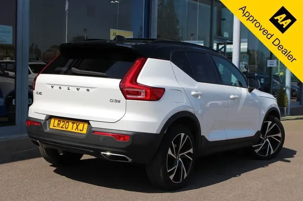 Usado Volvo XC40 R-Design Pro 150 HP (110 kW) 2020 Branco SUV