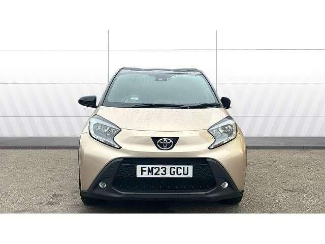 Used Toyota Aygo X 72 HP (52 kW) 2023 Beige SUV