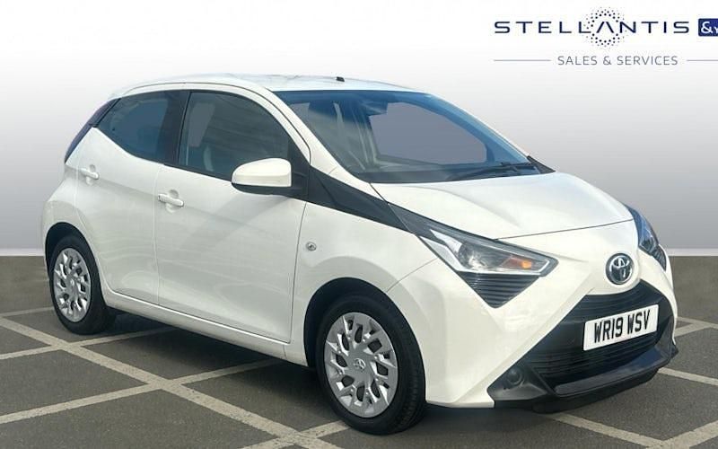 Used Toyota Aygo X-play 72 HP (52 kW) 2020 Hatchback