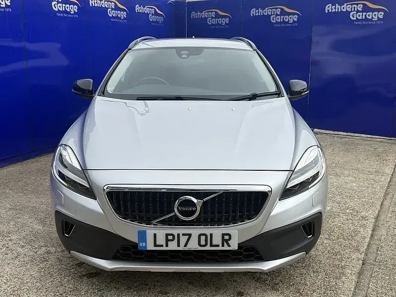 Used Volvo V40 Plus 152 HP (111 kW) 2017 Silver Hatchback