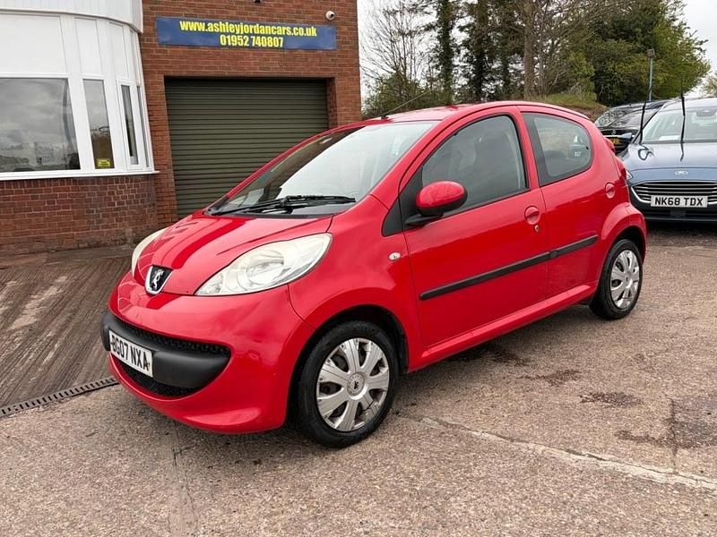 Used Peugeot 107 68 HP (50 kW) 2007 Red Hatchback