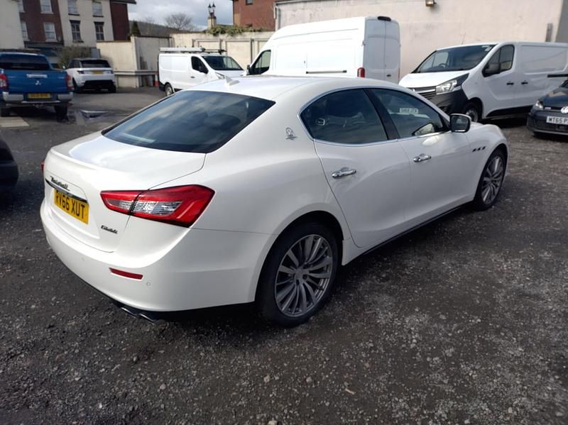 Used Maserati Ghibli 275 HP (202 kW) 2016 White Sedan