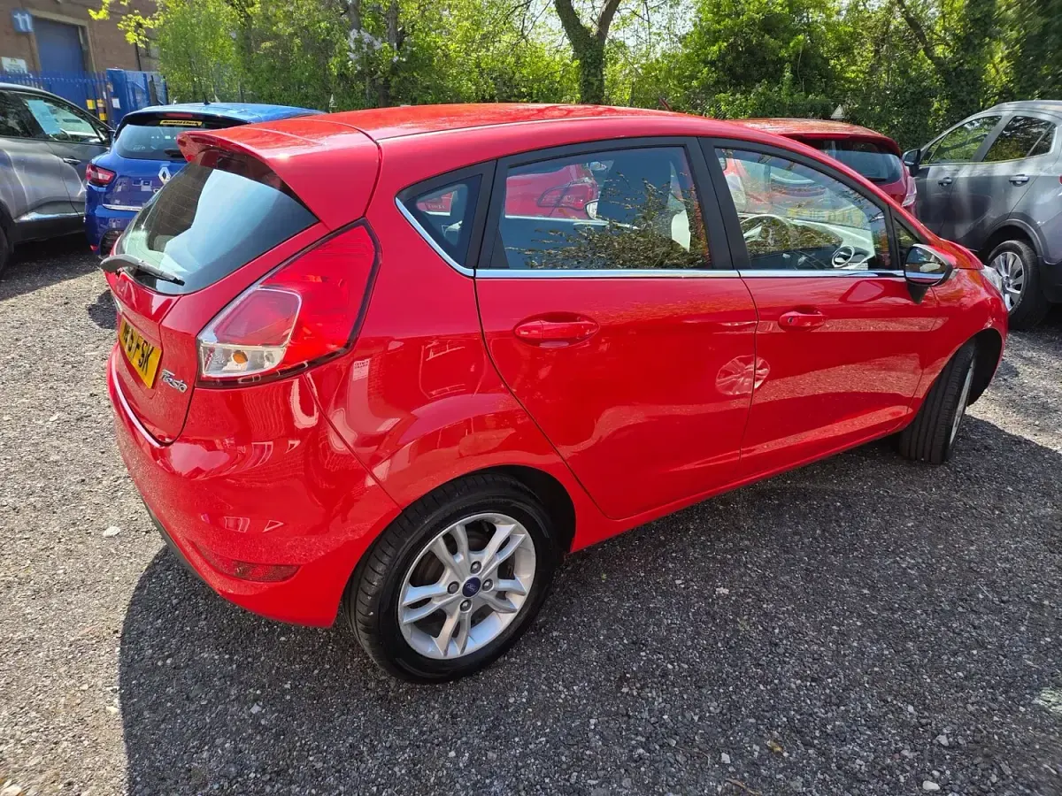 Used Ford Fiesta Zetec 2015 Red Hatchback