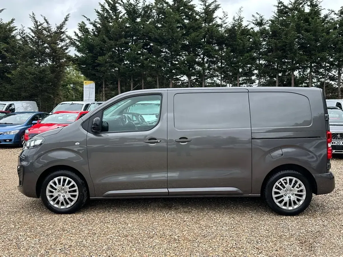 Used Vauxhall Vivaro S 120 HP (88 kW) 2023 Grey MPV