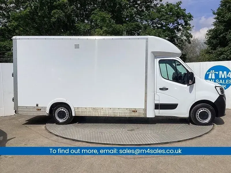 Używany Renault Master Business 145 KM (106 kW) 2024 Biały Minivan