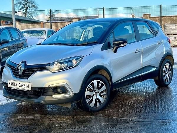 Used Renault Captur Play 90 HP (66 kW) 2019 Silver/black SUV