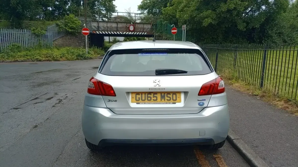 Used Peugeot 308 Allure 120 HP (88 kW) 2015 Silver Hatchback