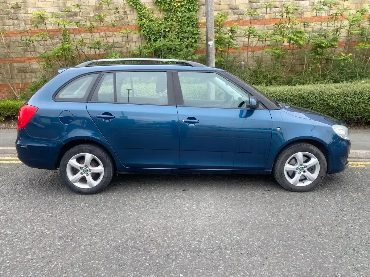 Used Skoda Fabia SE 105 HP (77 kW) 2012 Blue Estate