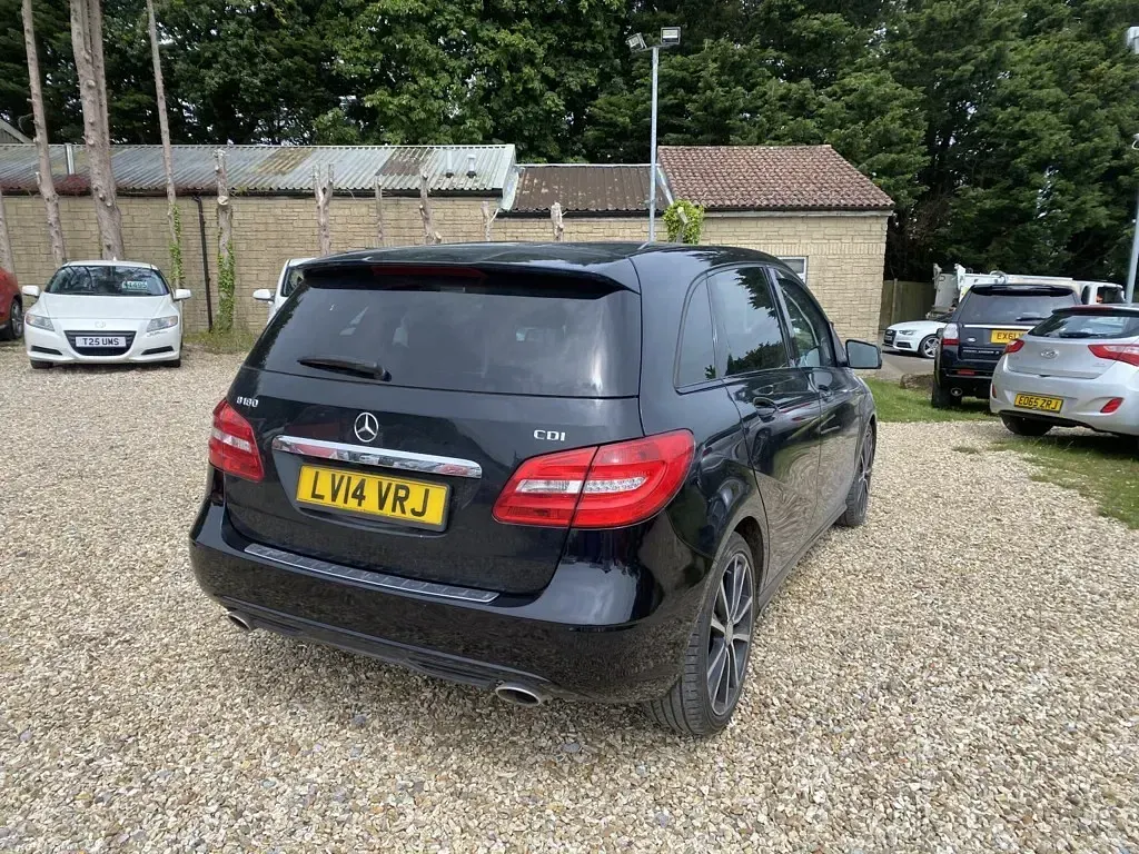 Used Mercedes B180 109 HP (80 kW) 2014 Black Hatchback