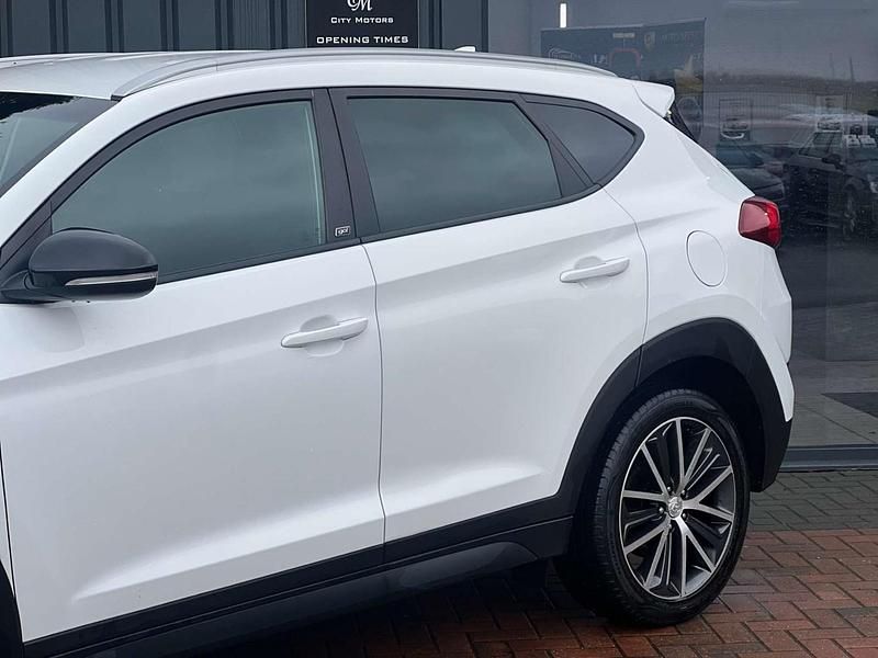 Used Hyundai Tucson GO! 141 HP (103 kW) 2018 White SUV