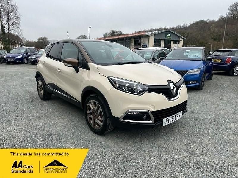 White Used 2016 Renault Captur Iconic SUV | £8,995 (A bit pricey) - Image 1/4