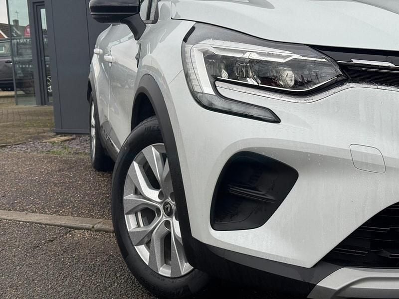 Used Renault Captur Iconic 99 HP (72 kW) 2020 Other SUV