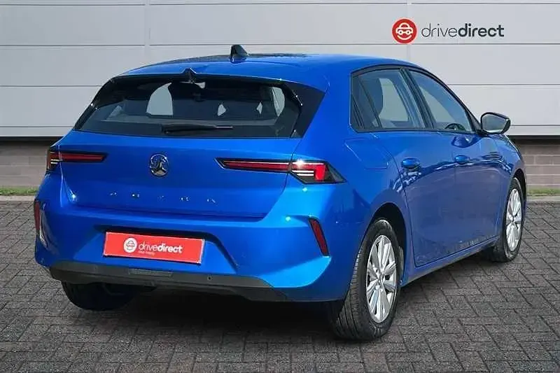 Second-hand Vauxhall Astra Design Edition 130 CP (95 kW) 2023 Albastru Hatchback